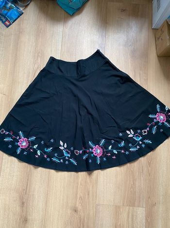 Jupe etam avec broderies fleurs