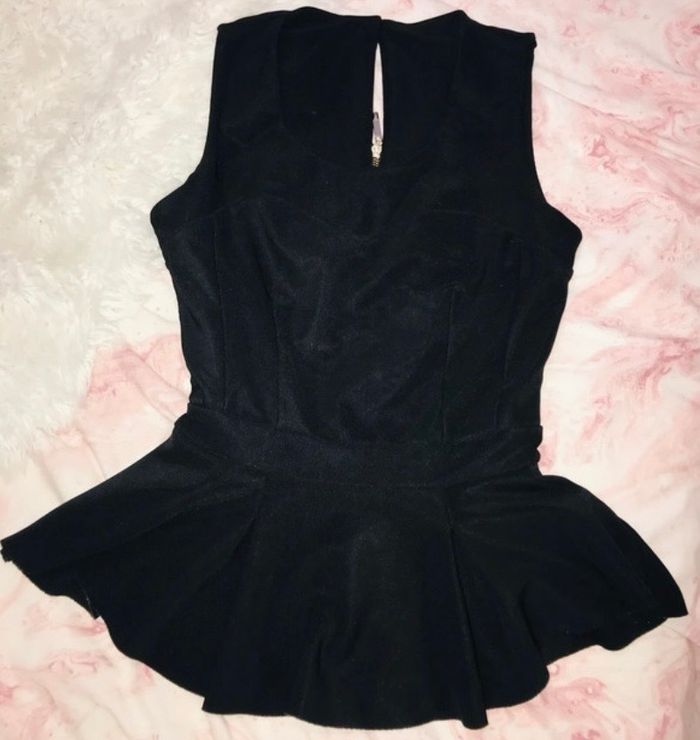 Haut noir péplum - photo numéro 3