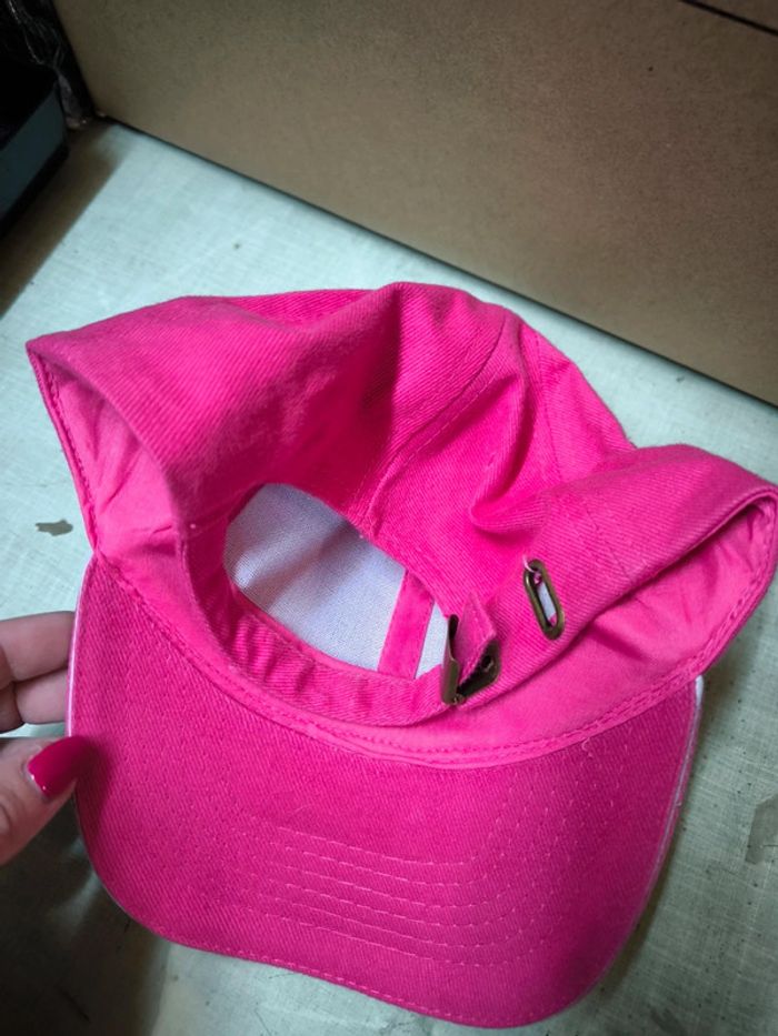 Casquette fushia serie graffic neuve - photo numéro 3