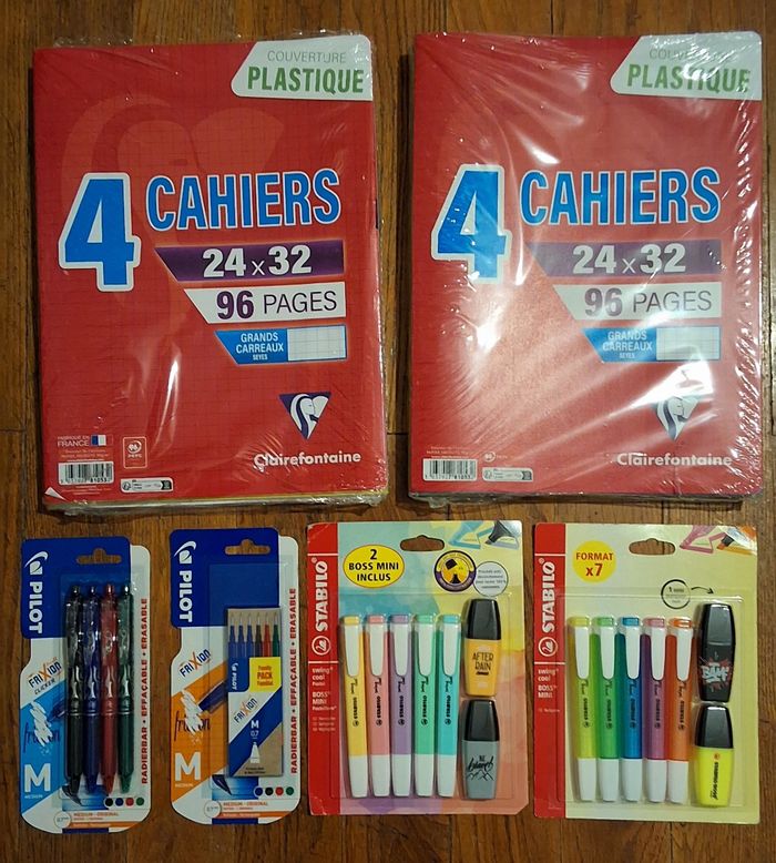 Lot cahiers stylo surligneurs