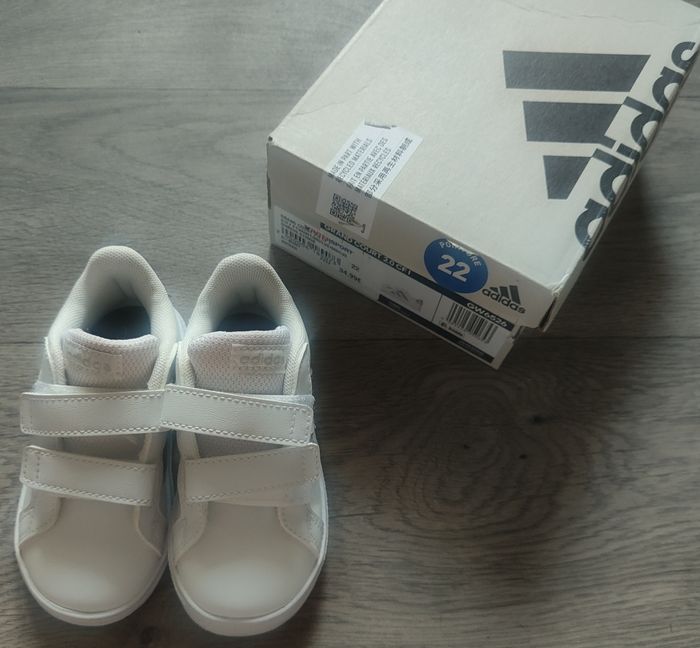 Basket adidas taille 22 - photo numéro 10