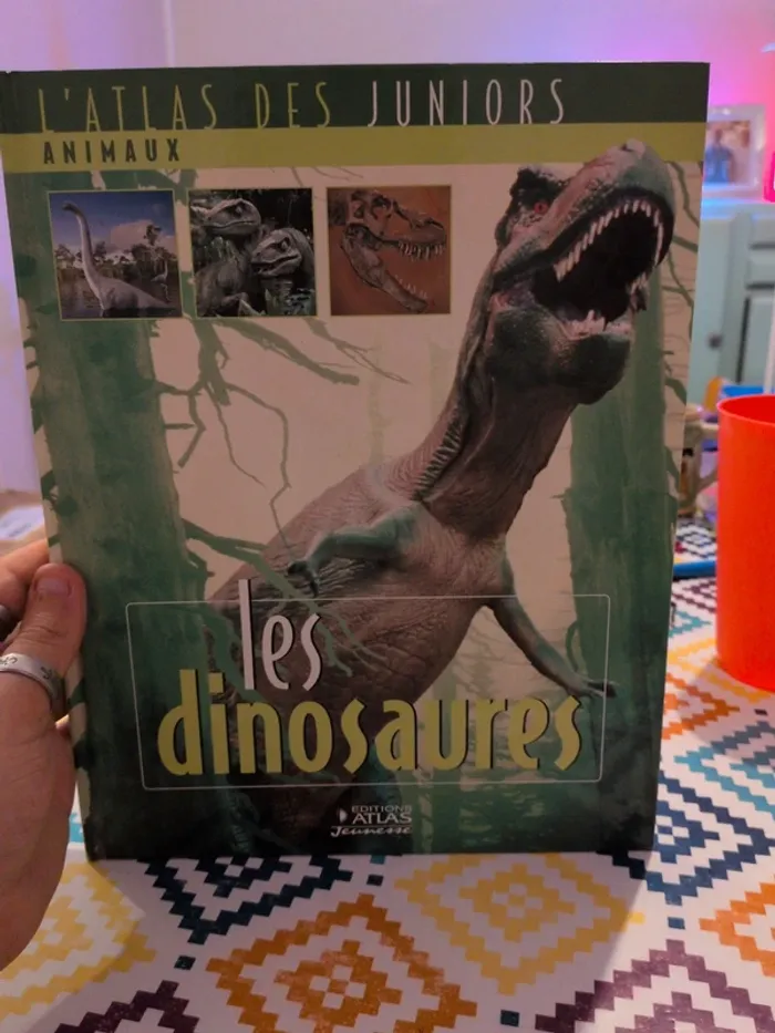 Livre l'Atlas des juniors les dinosaures