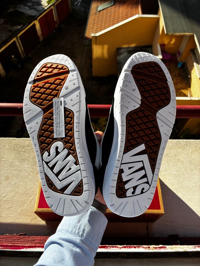 Vans Hylane Black White - Taille 37 - Neuves - photo numéro 2