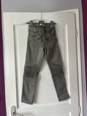 Jean fille 9 ans – Zara – Gris avec détails genoux