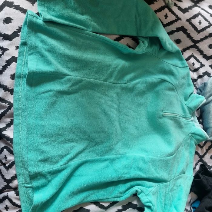 Lot de polaires femme quechua neufs jamais portés vert menthe et gris moucheté abricott