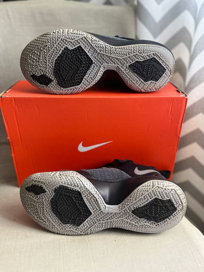 Chaussures de basketball Nike Zoom Shift - photo numéro 4