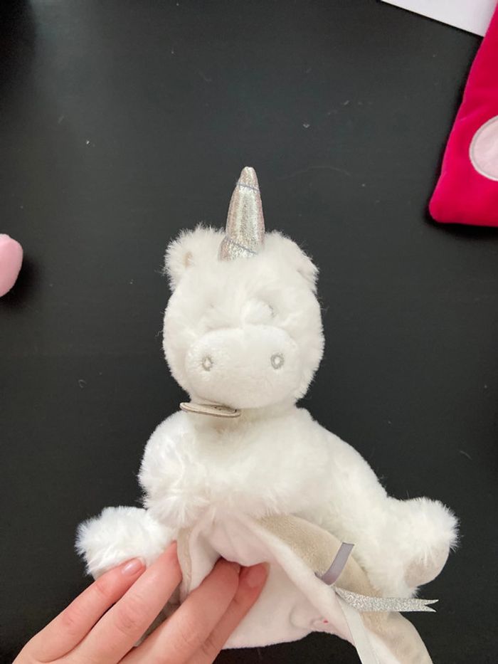 Doudou licorne blanc