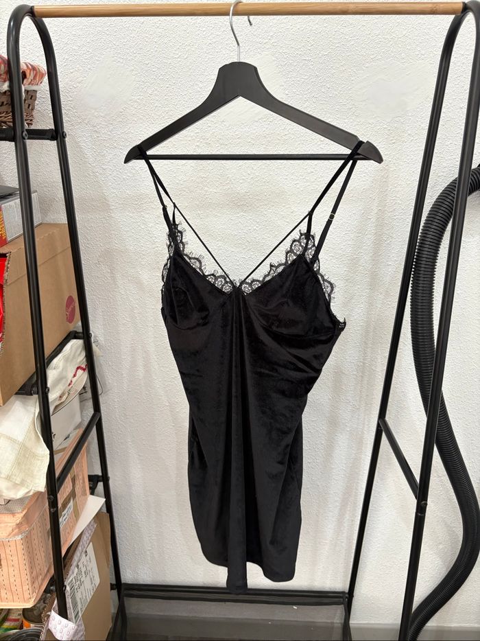 Nuisette à bretelles noir effet velours avec dentelle Undiz - Taille M