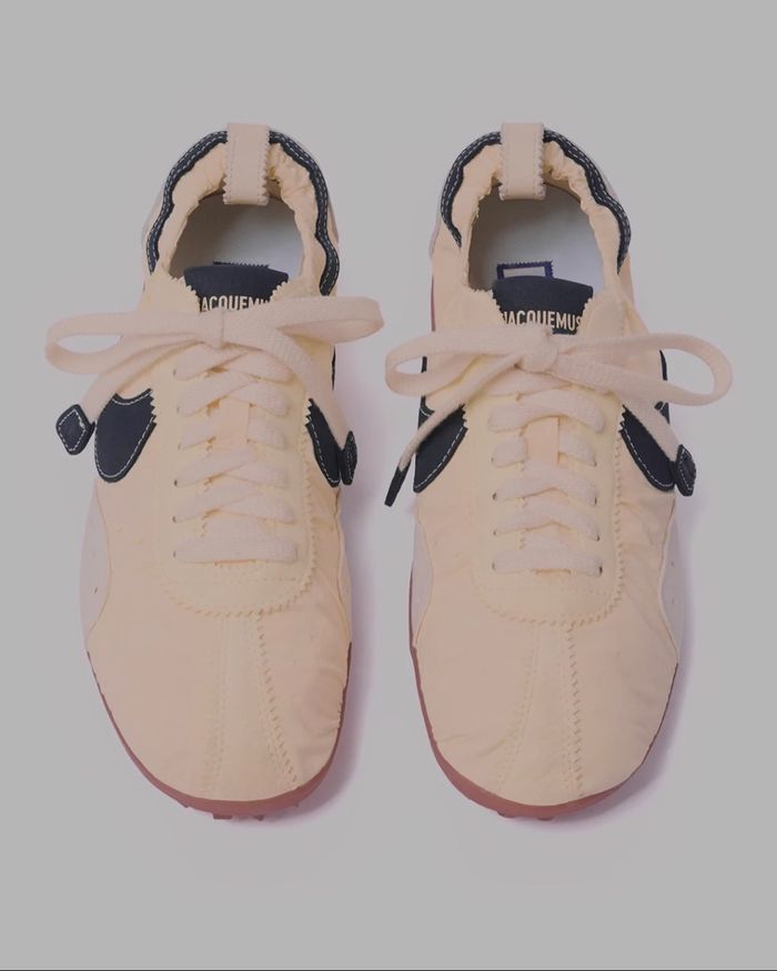 Moon Shoe Jacquemus x Nike - Pale Yellow - photo numéro 2