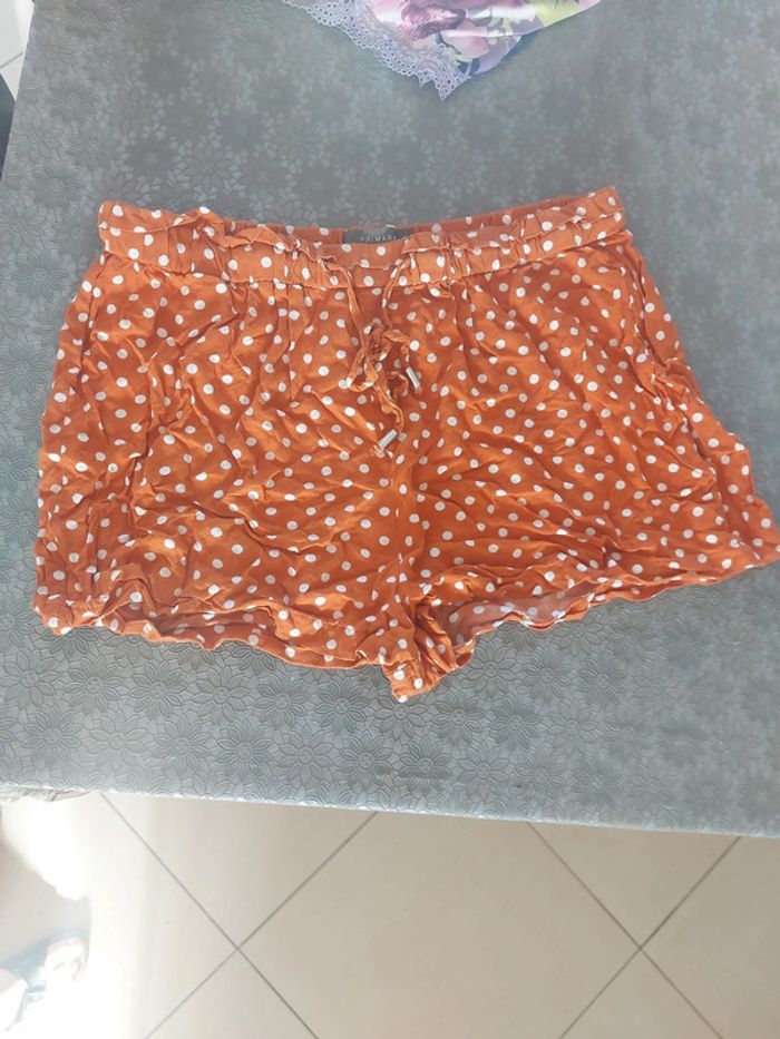 Short à pois orange
