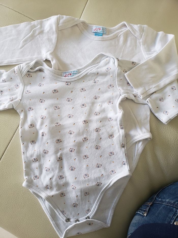 Lot de 2 bodies  18 mois