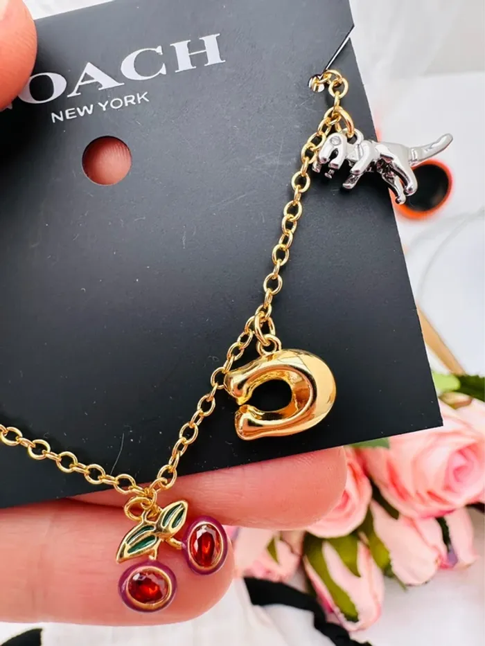 🦖Bracelet charms doré Coach New York – Papillon, cœur, cerises, logo C doré, dinosaure - photo numéro 5