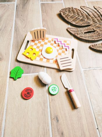 🥪Dinette sandwich à composer et divers aliments sur plateau en bois