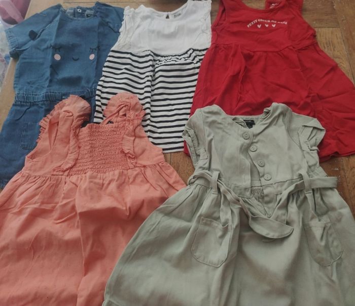 Lot 5 robes Kiabi 24 mois