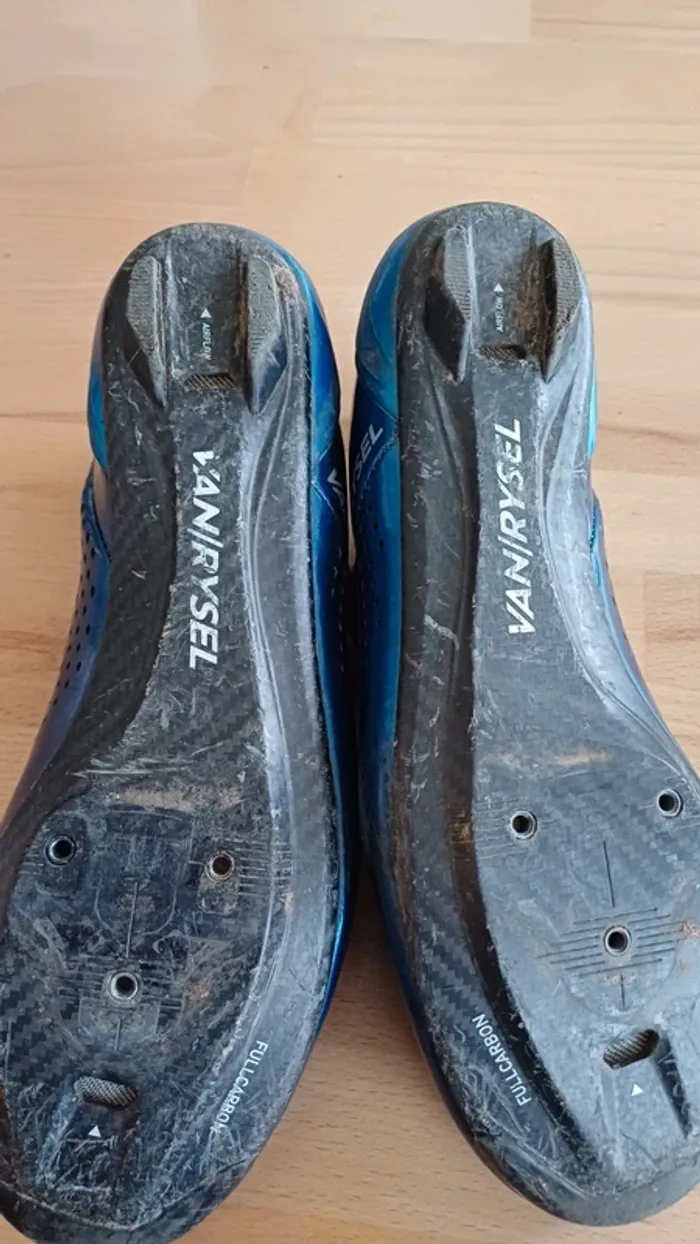 Chaussures cyclisme taille 44 semelle en carbone - photo numéro 4