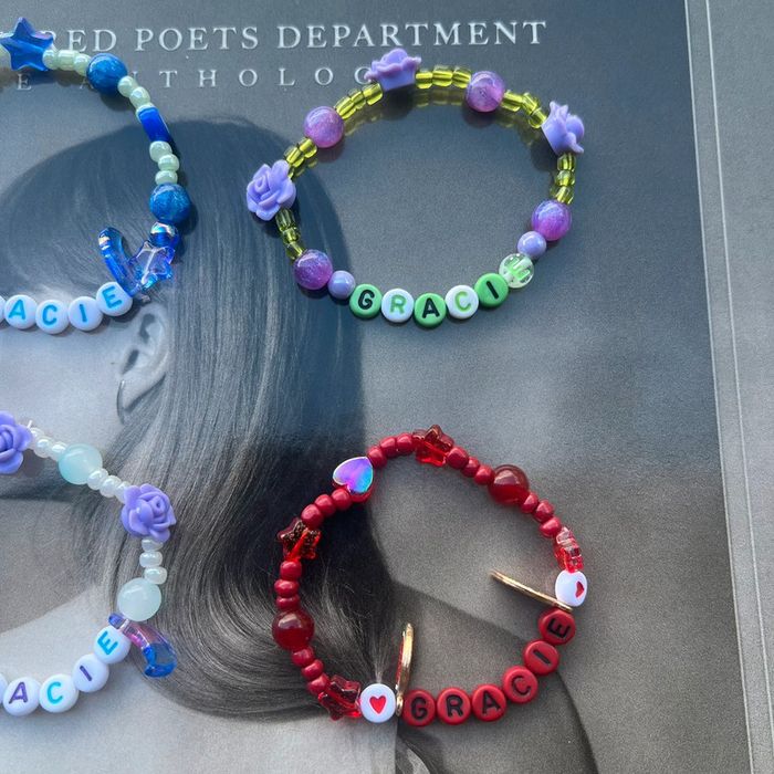 friendship bracelets | gracie abrams - photo numéro 6