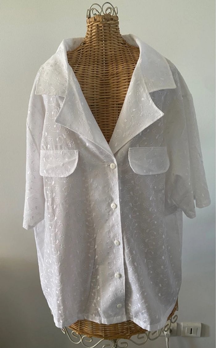 Chemise vintage cousue main blanche avec broderies manches courtes taille M - photo numéro 4