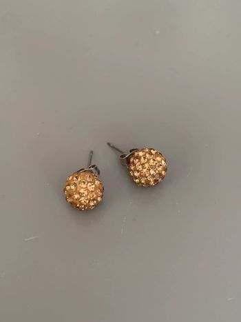 Boucles d’oreilles  Strass marron camel doré Structure argentée  Bijoux