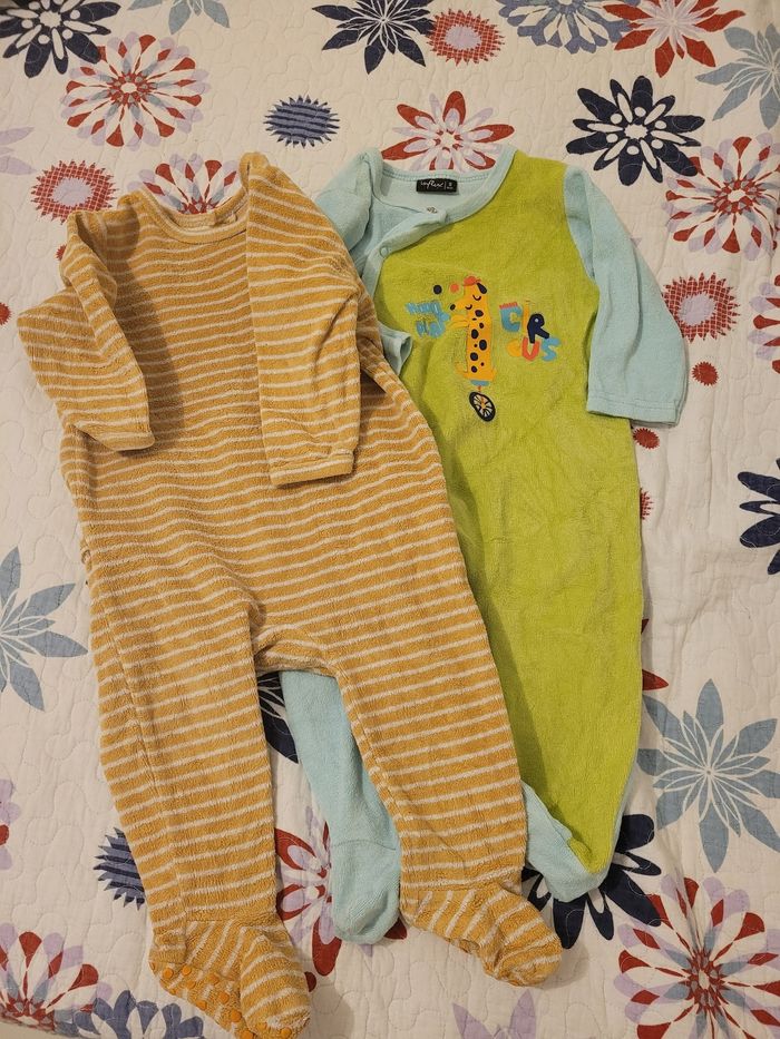 Lot de deux pyjama 9 mois