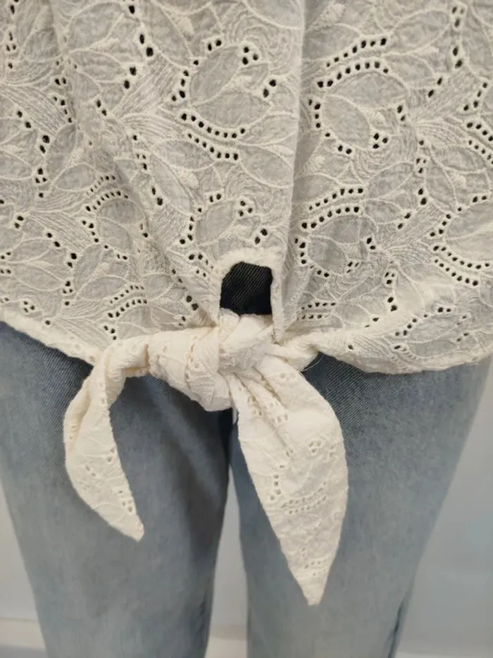 Top blanc brodé Camaïeu en coton à nouer devant taille M/L estimée été chic borderie anglaisA625 - photo numéro 7