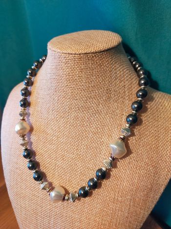 Collier vintage perlé noir & argenté – Élégance rétro chic