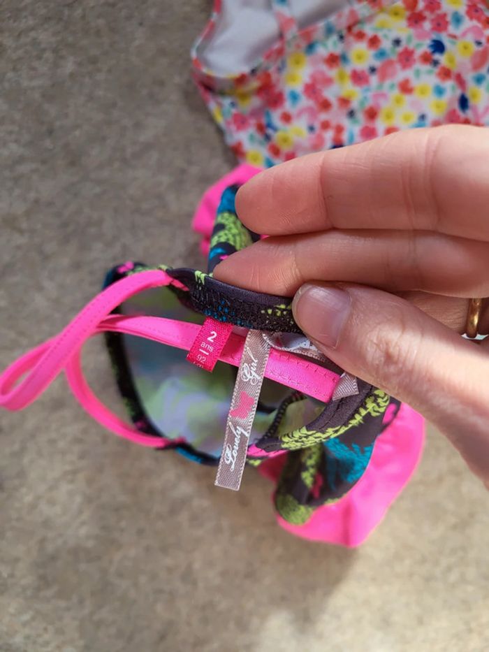 Lot de 2 maillots de bain 2 ans fille neufs - photo numéro 9