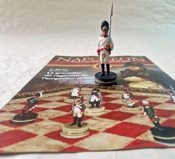 Figurine  , Napoléon , jeux d'échec de collection  , le grenadier du régiment  de l'empereur d'Autriche