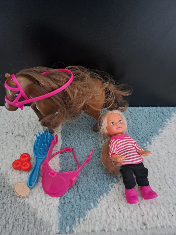 Cheval avec petite fille - photo numéro 2