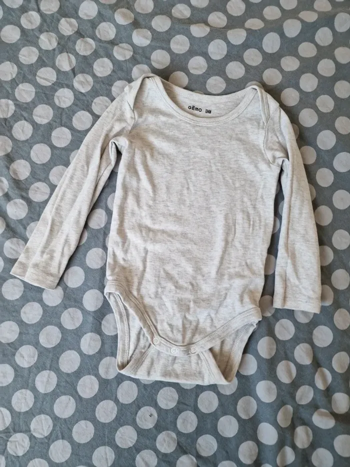 9 bodys 24 mois - photo numéro 2