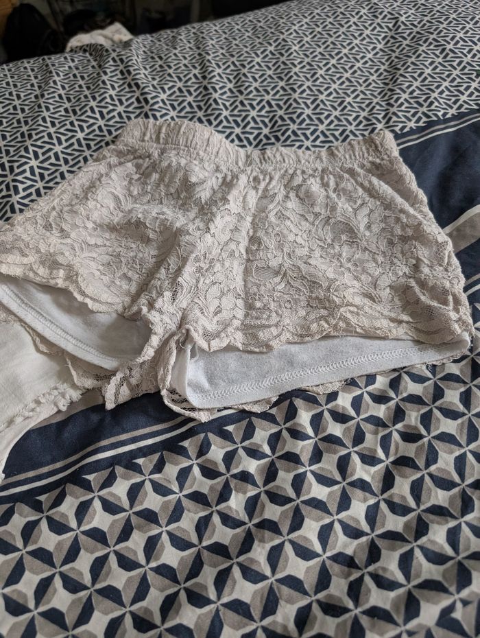 Short fille