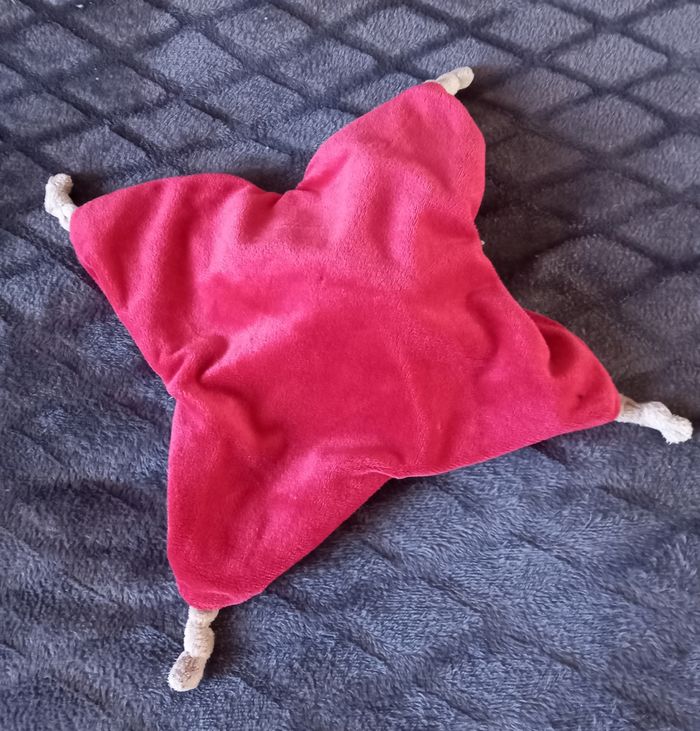 Doudou plat étoile rouge bordeaux- poupée fille hochet - Nicotoy - photo numéro 2