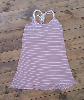 Petite robe d'été rayée rose et blanche