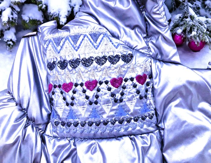 CATIMINI - NEW - MANTEAU TYPE DOUDOUNE BÉBÉ FILLE ACIER MÉTALLISÉ DETAIL BRODERIES CŒURS & AUTRES 6M - photo numéro 4