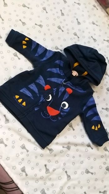 Gilet 3 mois du pareil au même .neuf