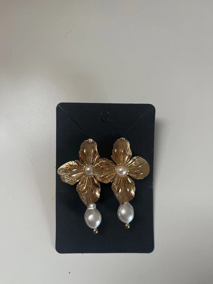 Boucle d’oreiller doré