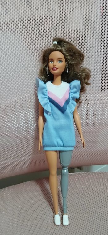 Barbie prothèse de jambe