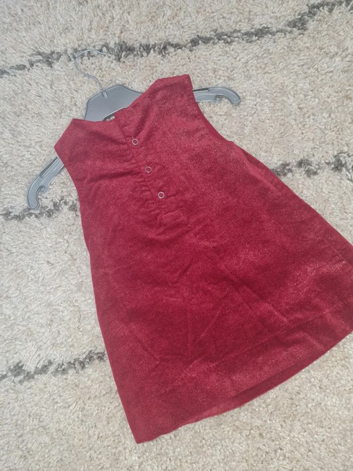 Robe rouge pailleté 12 mois très bon etat - photo numéro 4