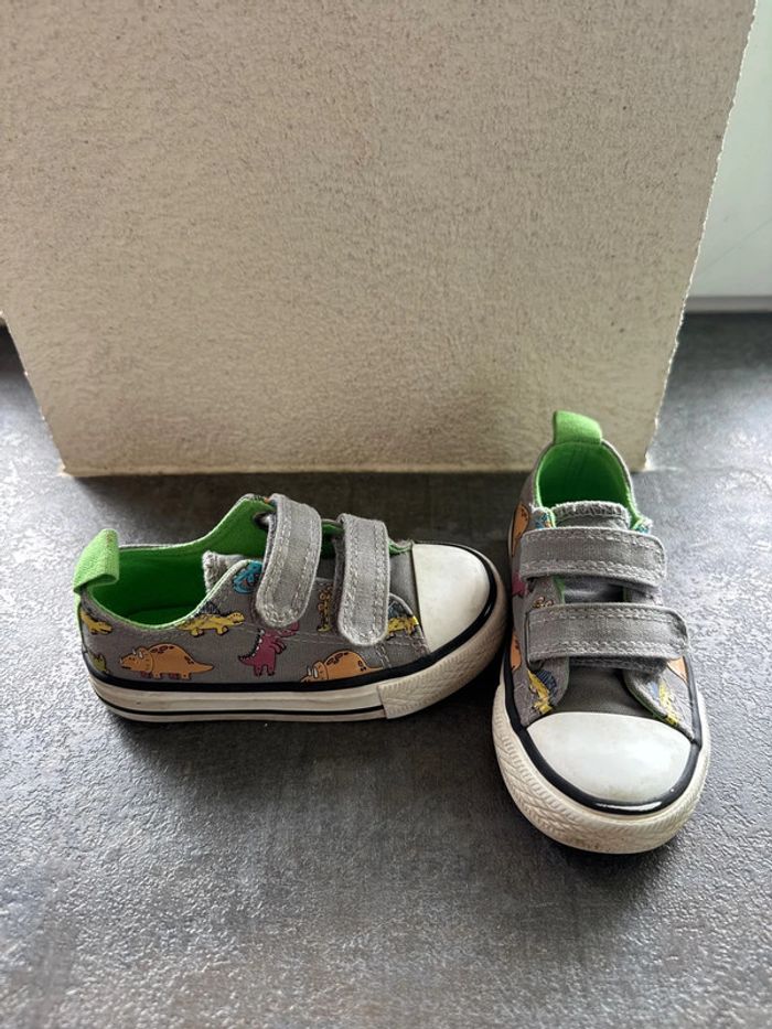 Chaussure enfant taille 22