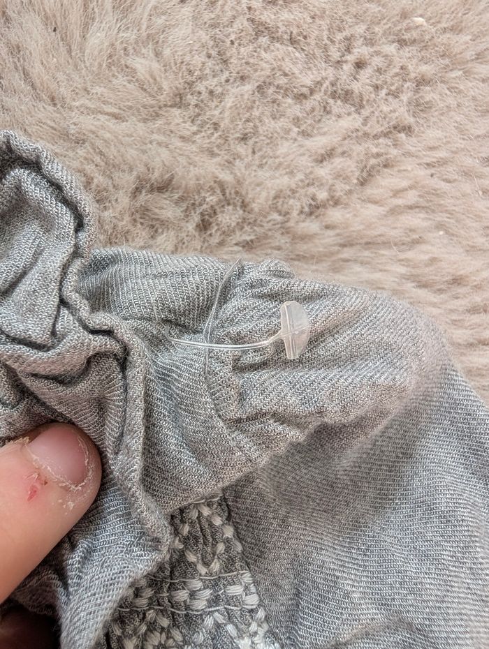 Robe grise neuve KIABI 12 mois – manches longues – col volanté - photo numéro 4