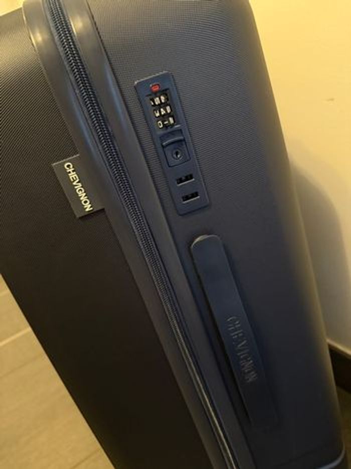 Valise rigide chevignon Neuve - photo numéro 9