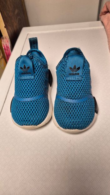 Adidas bleu a enfiler