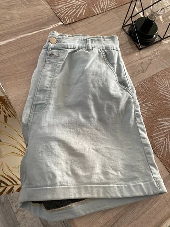 Très beau short femme taille 42 taille haute