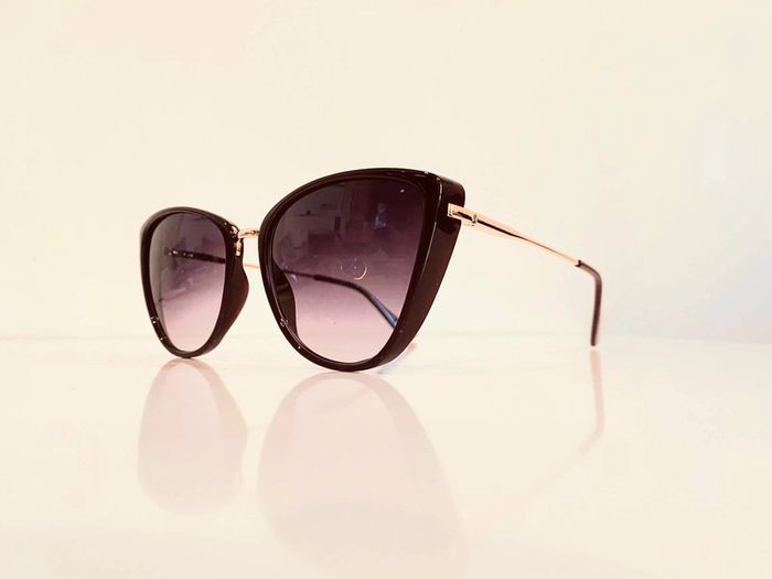 Lunette de soleil femme cats bordeaux et dorée verres dégradés UV protection catégorie 3 - photo numéro 3