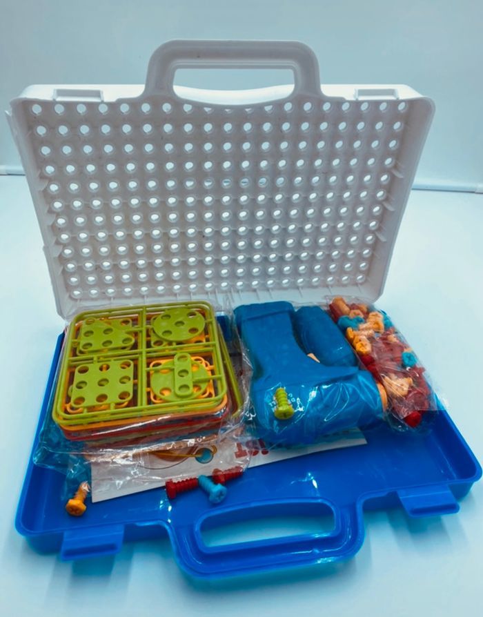 Trousse à outils portative - Jeu de construction avec perceuse pour enfants - 151 pièces neuves - photo numéro 6