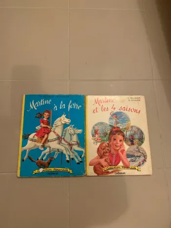 Lot deux livres vintage Martine