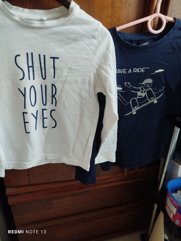 #kytie6ansgarcon. 2 Tee shirt manches longues taille 6 ans