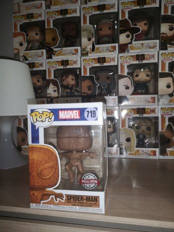 Funko pop Marvel Spider-man 719 special edition + boîte de protection souple