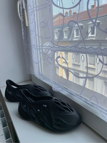 Paire de Yeezy Foam Runner - taille 43- Noir