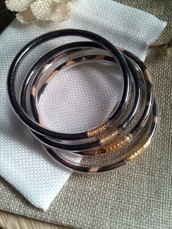 Lot de 4 bracelets souples