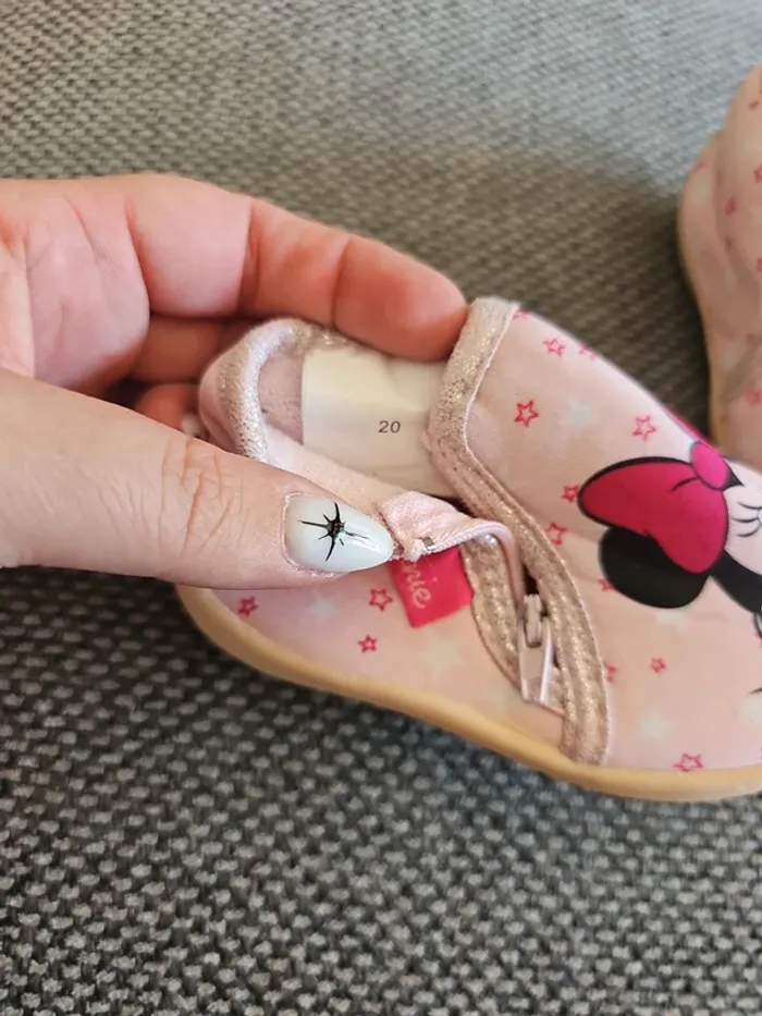 Lot chaussons Minnie 20 - photo numéro 3